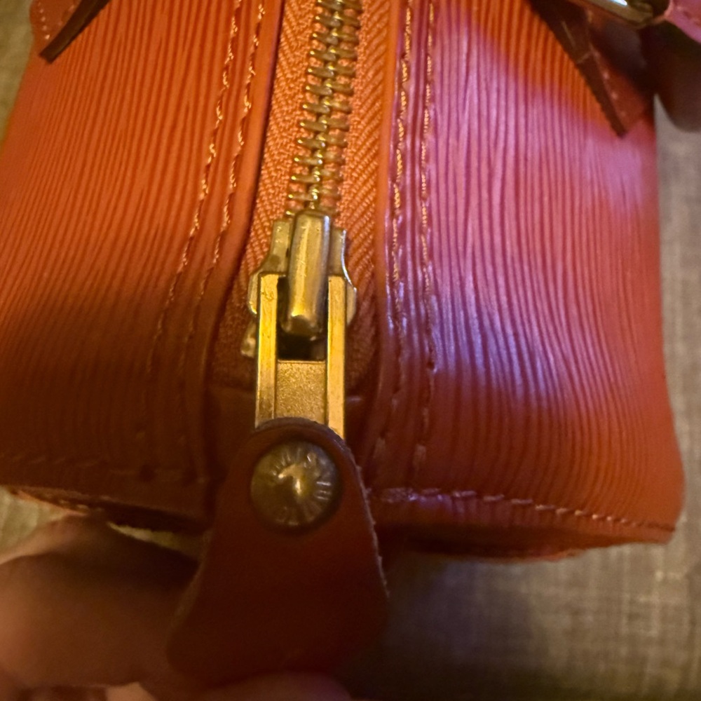 Louis Vuitton Speedy 25 Epi Leather in Kenyan Fawn - Picture 7 of 10